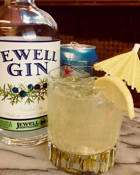 Bottle of Jewell Gin and a glass with an tiny umbrella